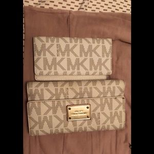 MICHAEL Kors Jet Set checkbook wallet